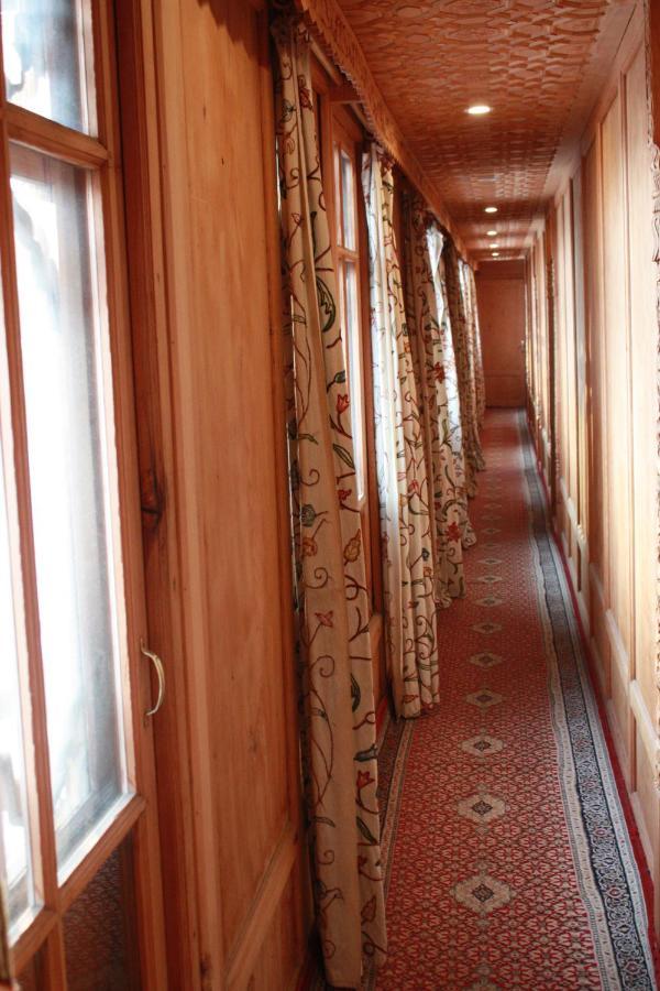 Khilona Luxury Heritage Houseboats Srinagar  Bagian luar foto