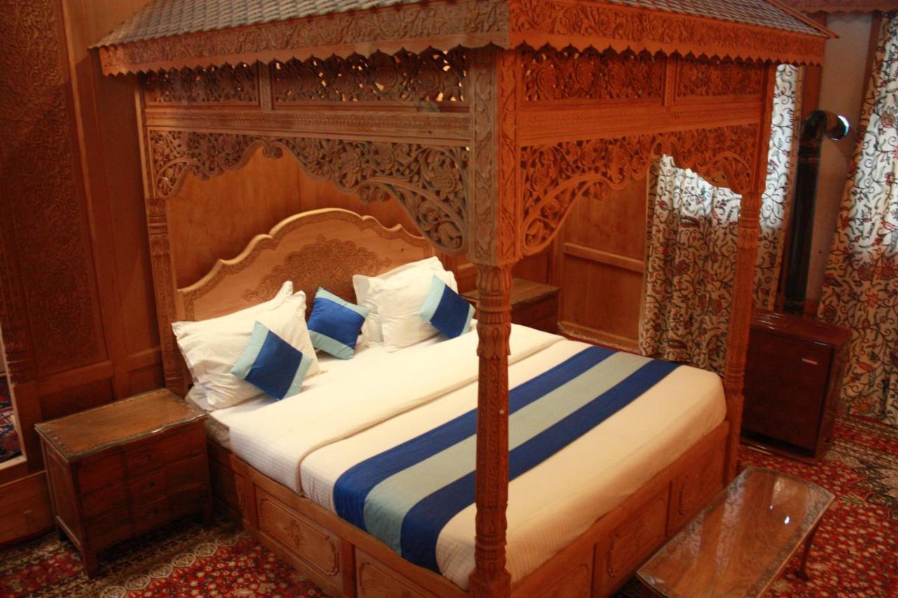 Khilona Luxury Heritage Houseboats Srinagar  Bagian luar foto