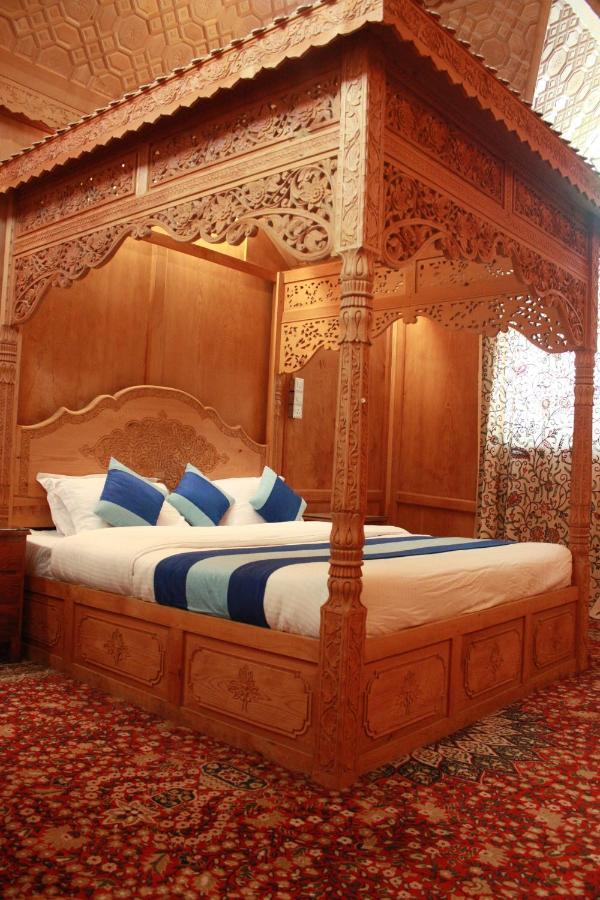 Khilona Luxury Heritage Houseboats Srinagar  Bagian luar foto