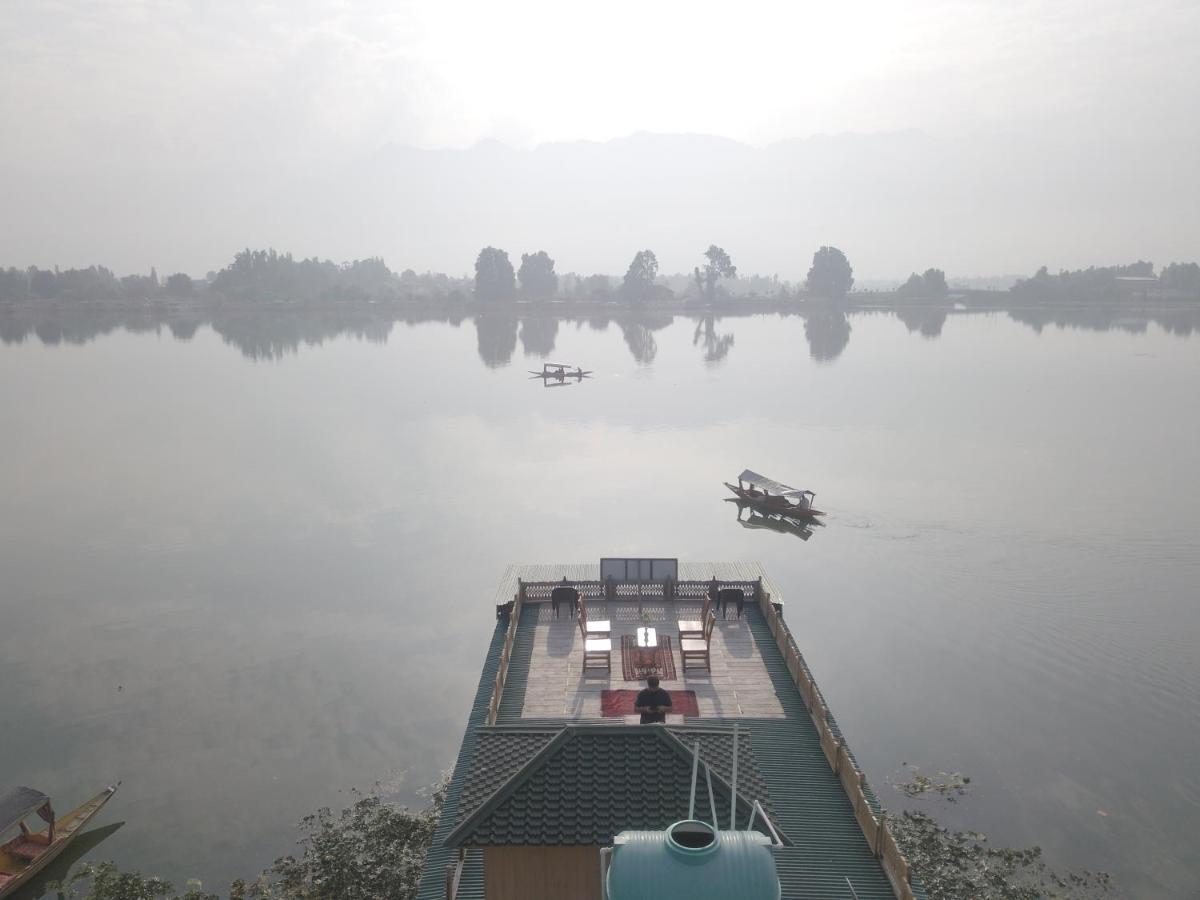 Khilona Luxury Heritage Houseboats Srinagar  Bagian luar foto