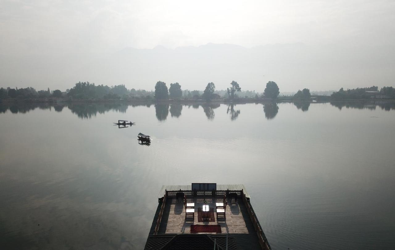 Khilona Luxury Heritage Houseboats Srinagar  Bagian luar foto