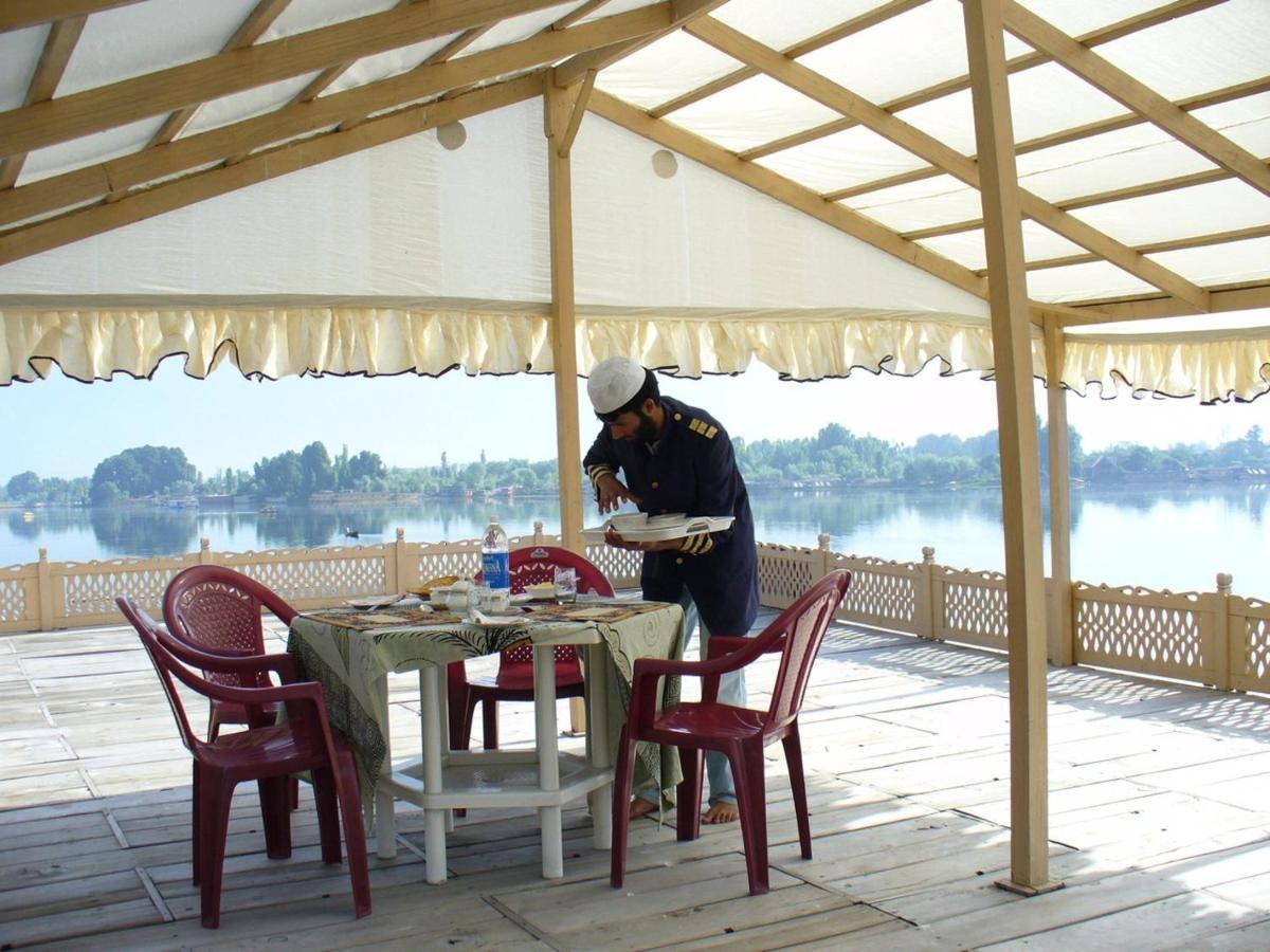 Khilona Luxury Heritage Houseboats Srinagar  Bagian luar foto