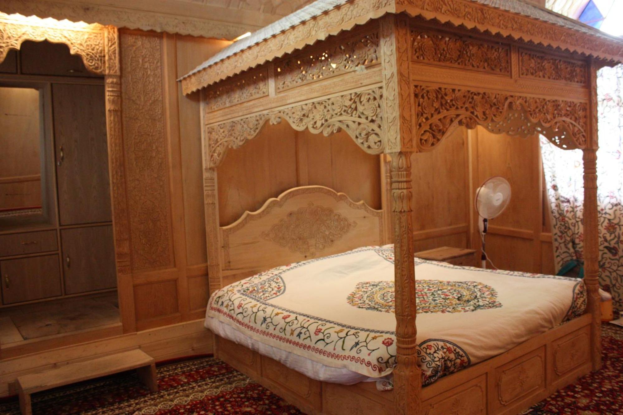 Khilona Luxury Heritage Houseboats Srinagar  Bagian luar foto