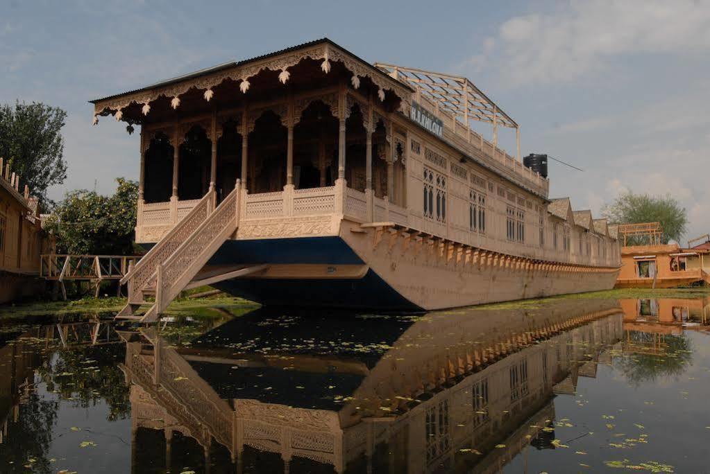Khilona Luxury Heritage Houseboats Srinagar  Bagian luar foto
