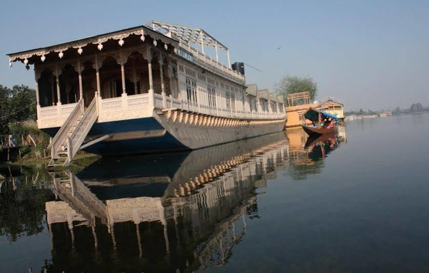Khilona Luxury Heritage Houseboats Srinagar  Bagian luar foto